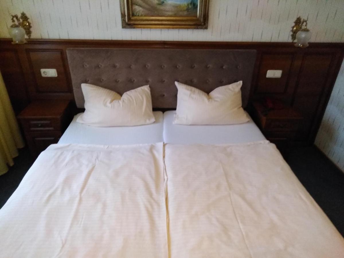 Hotel Stadt Luegde エクステリア 写真